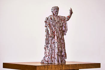 King sculpture - Mateo Blanco